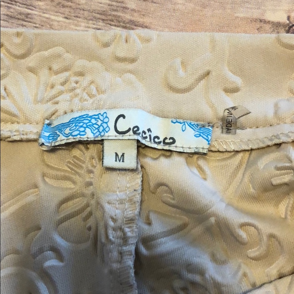 Embossed Khaki Shorts - Picture 4 of 5